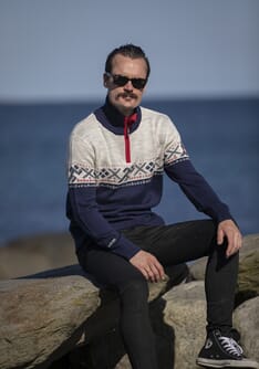 Springeren Ullgenser m/brystprint marine/hvit